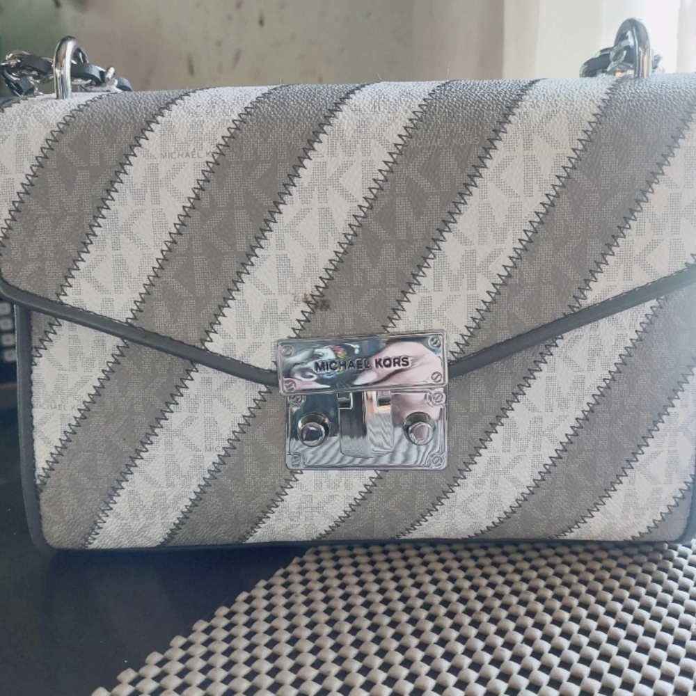 Micheal Kors Medium rose flap shoulder bag with Silver Hardware